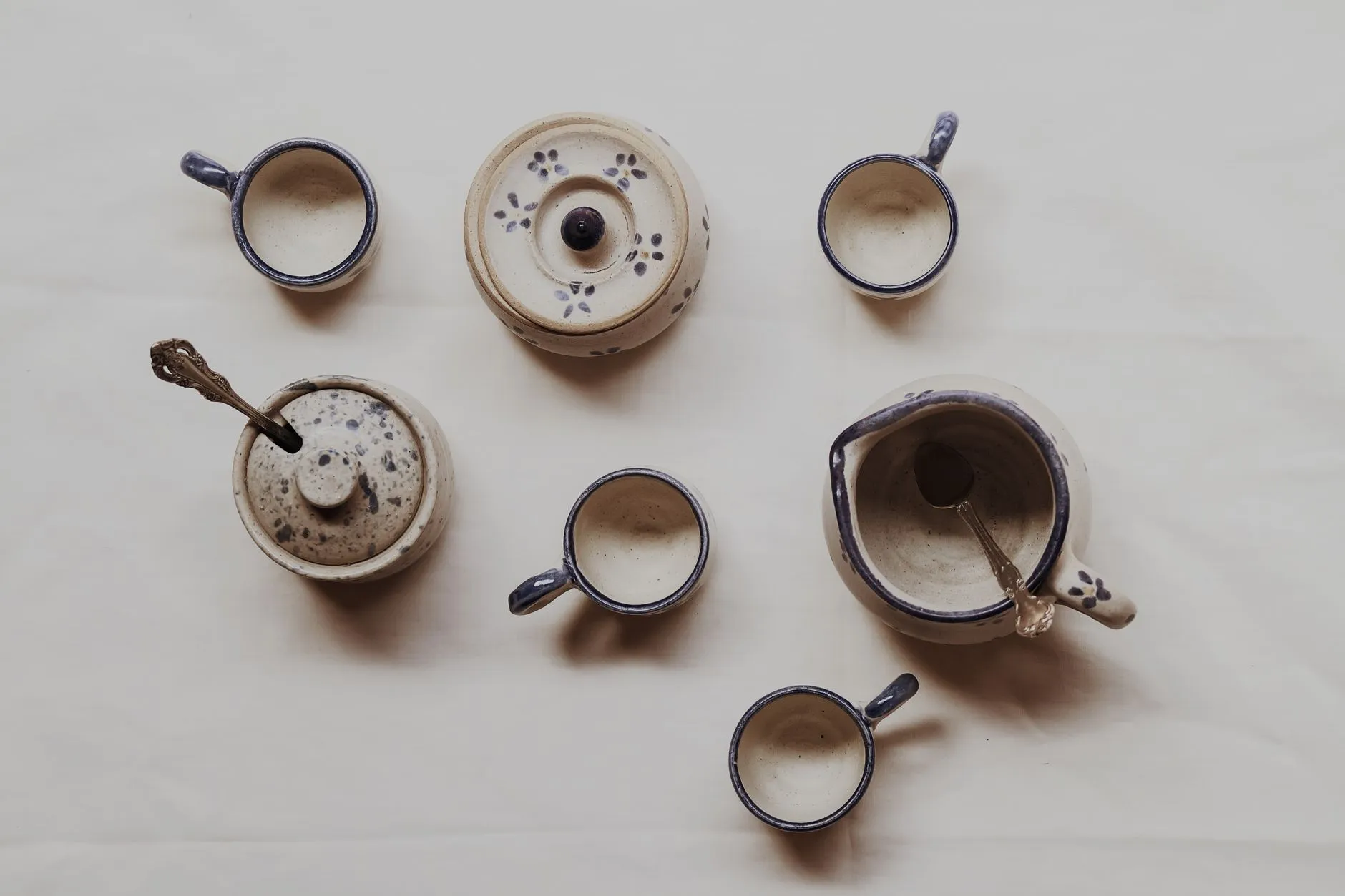 微波炉与电烤箱在家庭烹饪中的功能差异及适用场景分析